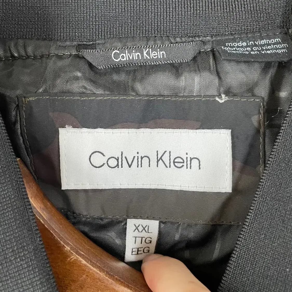 (새상품) XXL 캘빈클라인 카모 경량패딩 남성 상품이미지4