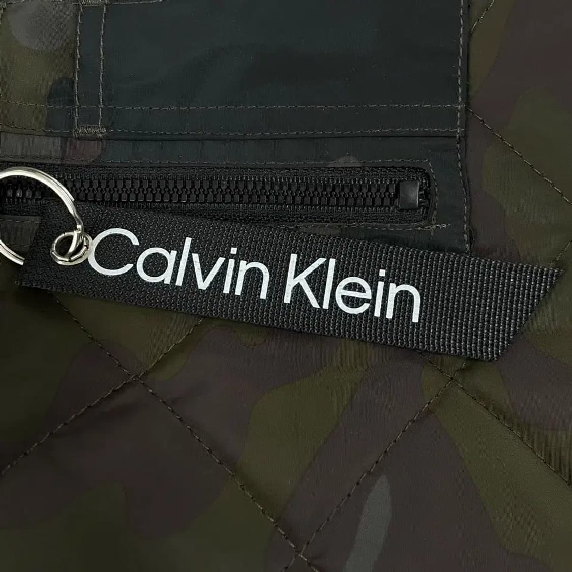 (새상품) XXL 캘빈클라인 카모 경량패딩 남성 상품이미지5