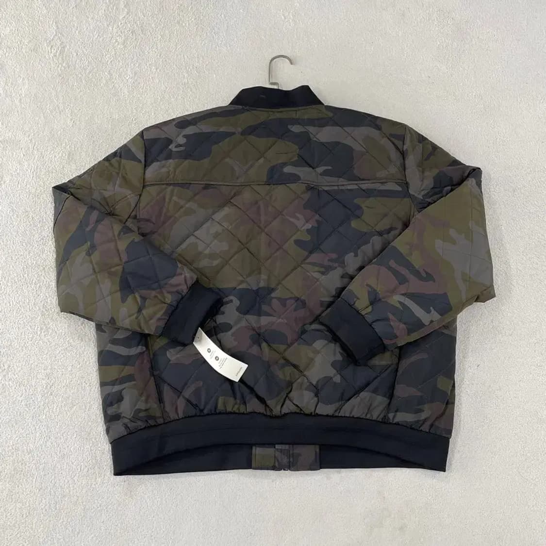 (새상품) XXL 캘빈클라인 카모 경량패딩 남성 상품이미지8