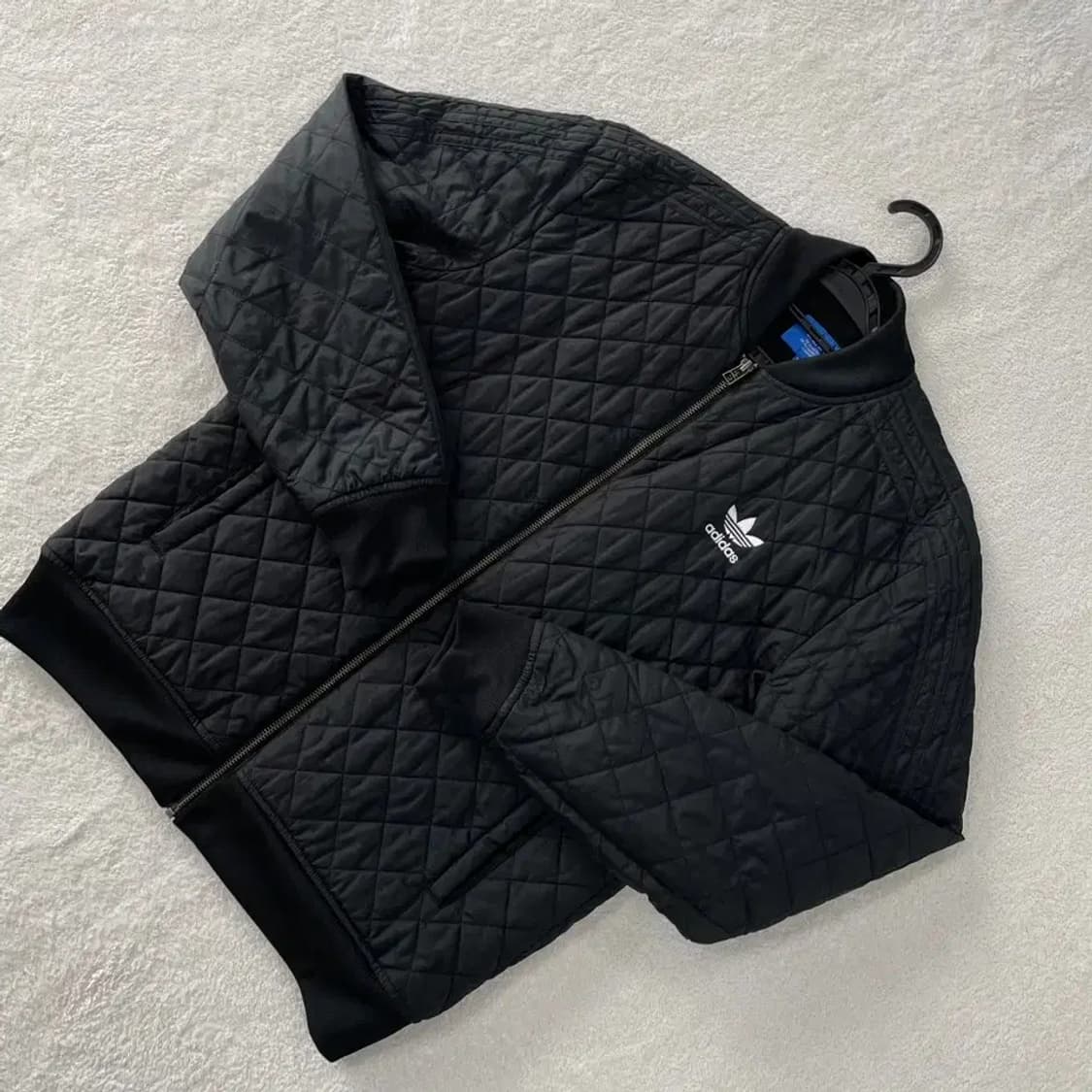 100 아디다스 블랙삼선 퀼팅자켓 상품이미지3