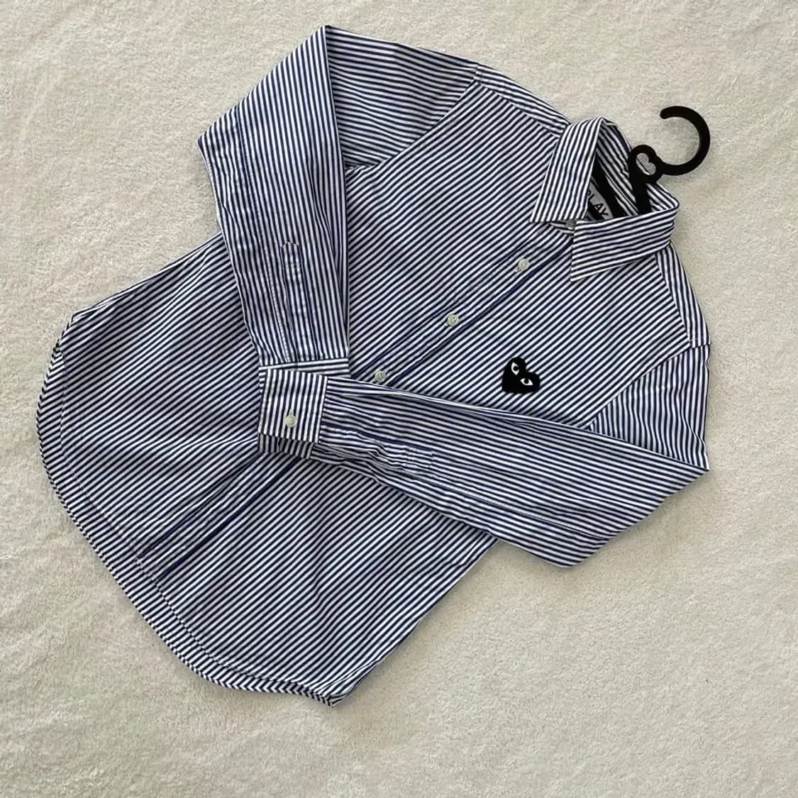 S 꼼데가르송 여성 스트라이프 셔츠 블랙하트 상품이미지3