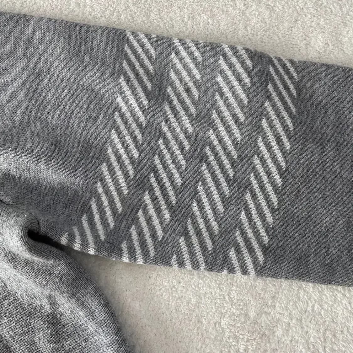 1 톰브라운 돌핀 사선완장 니트 돌고래 상품이미지6