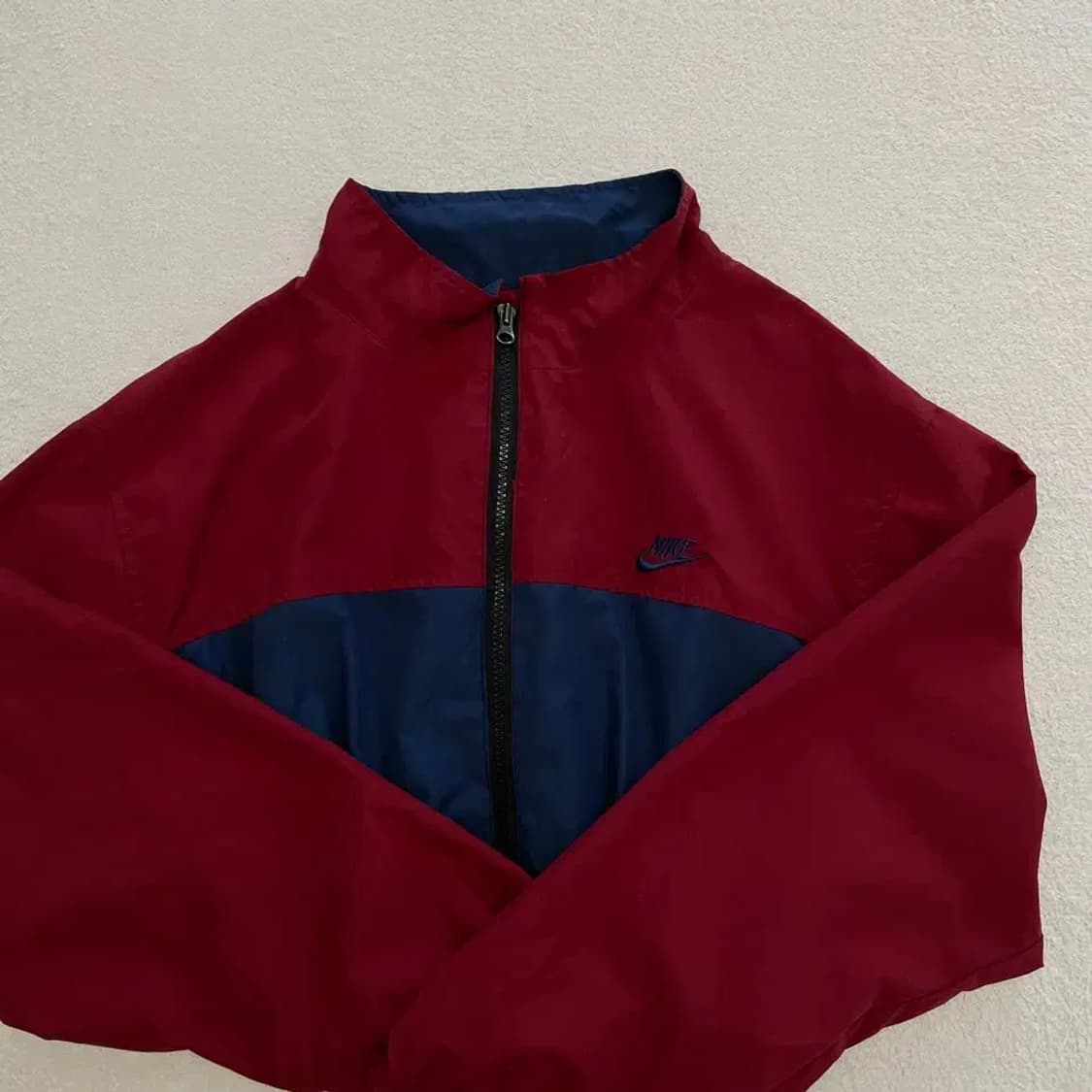 나이키 여성 크롭 바람막이 리메이크 버건디 상품이미지2