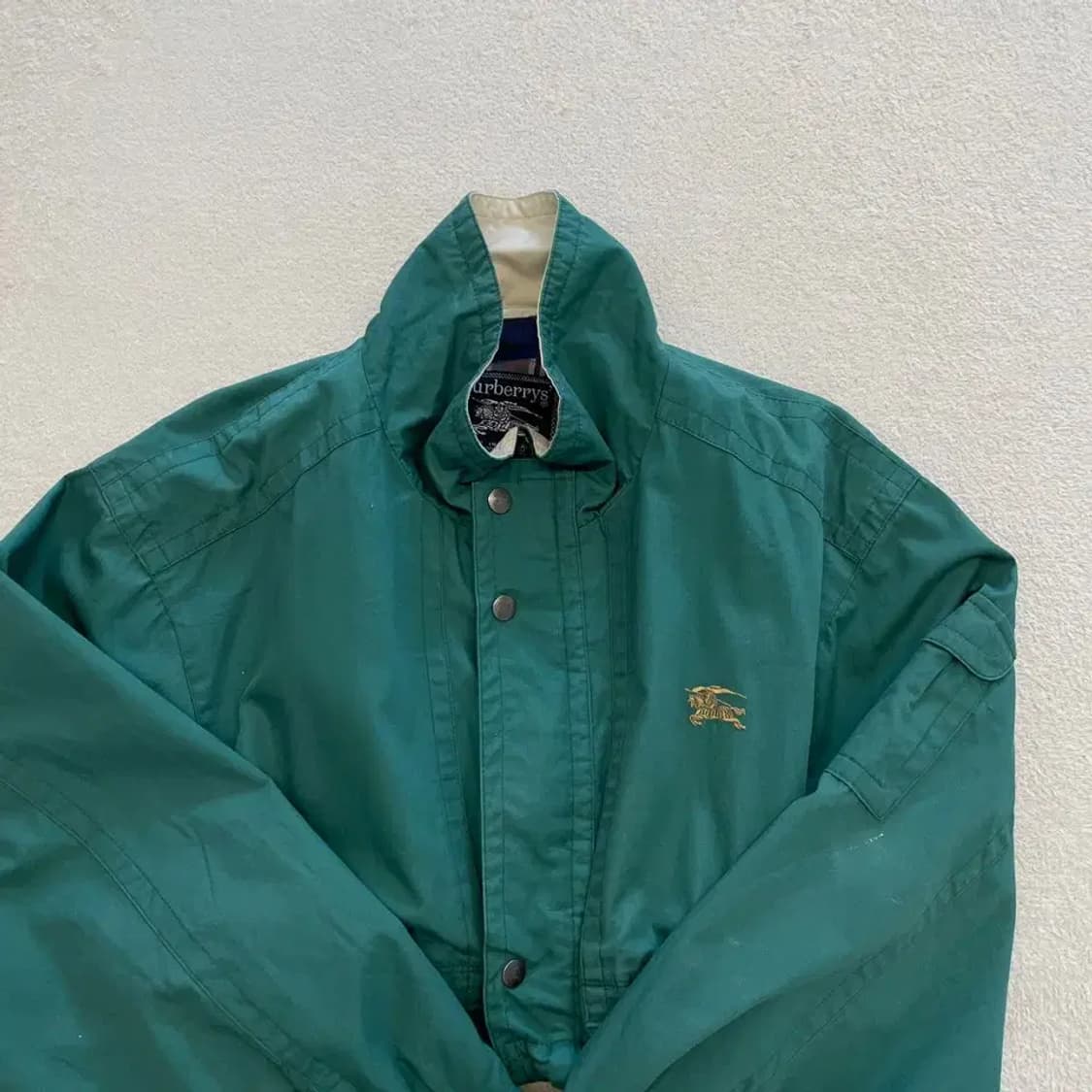 버버리 여성 크롭 리메이크 자켓 올드스쿨 상품이미지2