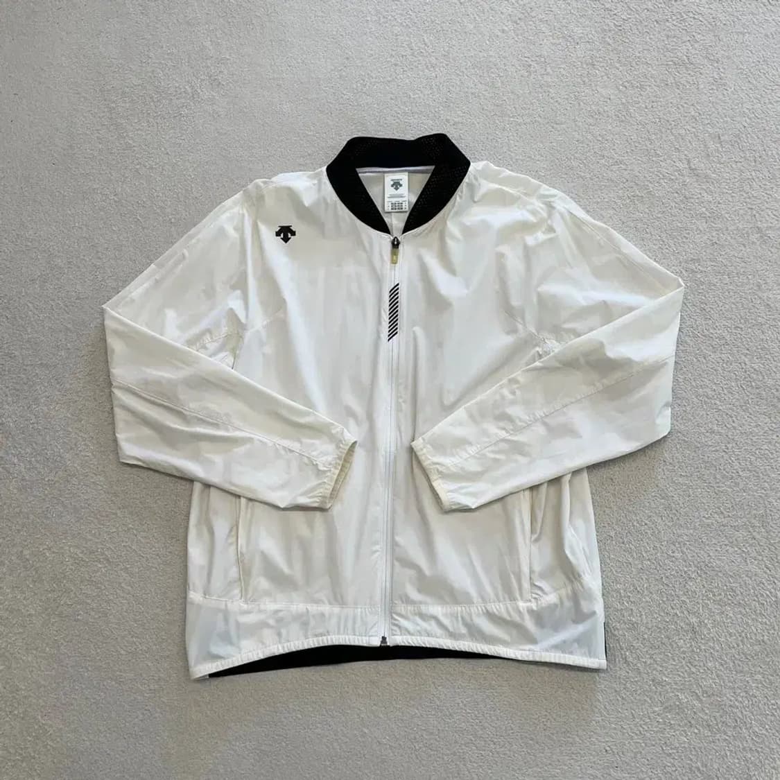 데상트 여성 경량 바람막이 L 상품이미지1