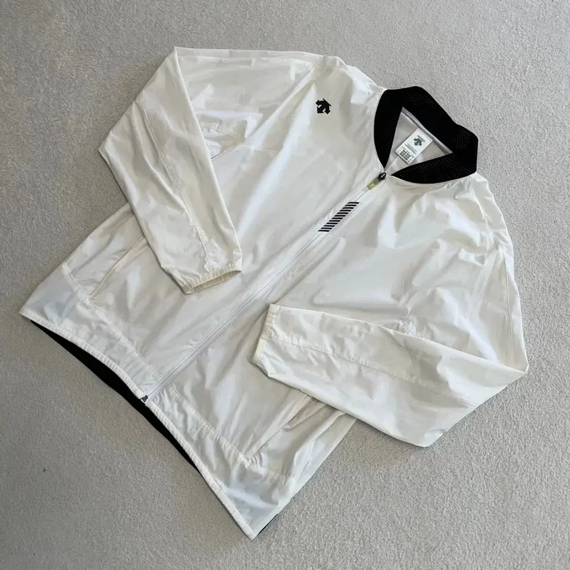 데상트 여성 경량 바람막이 L 상품이미지3