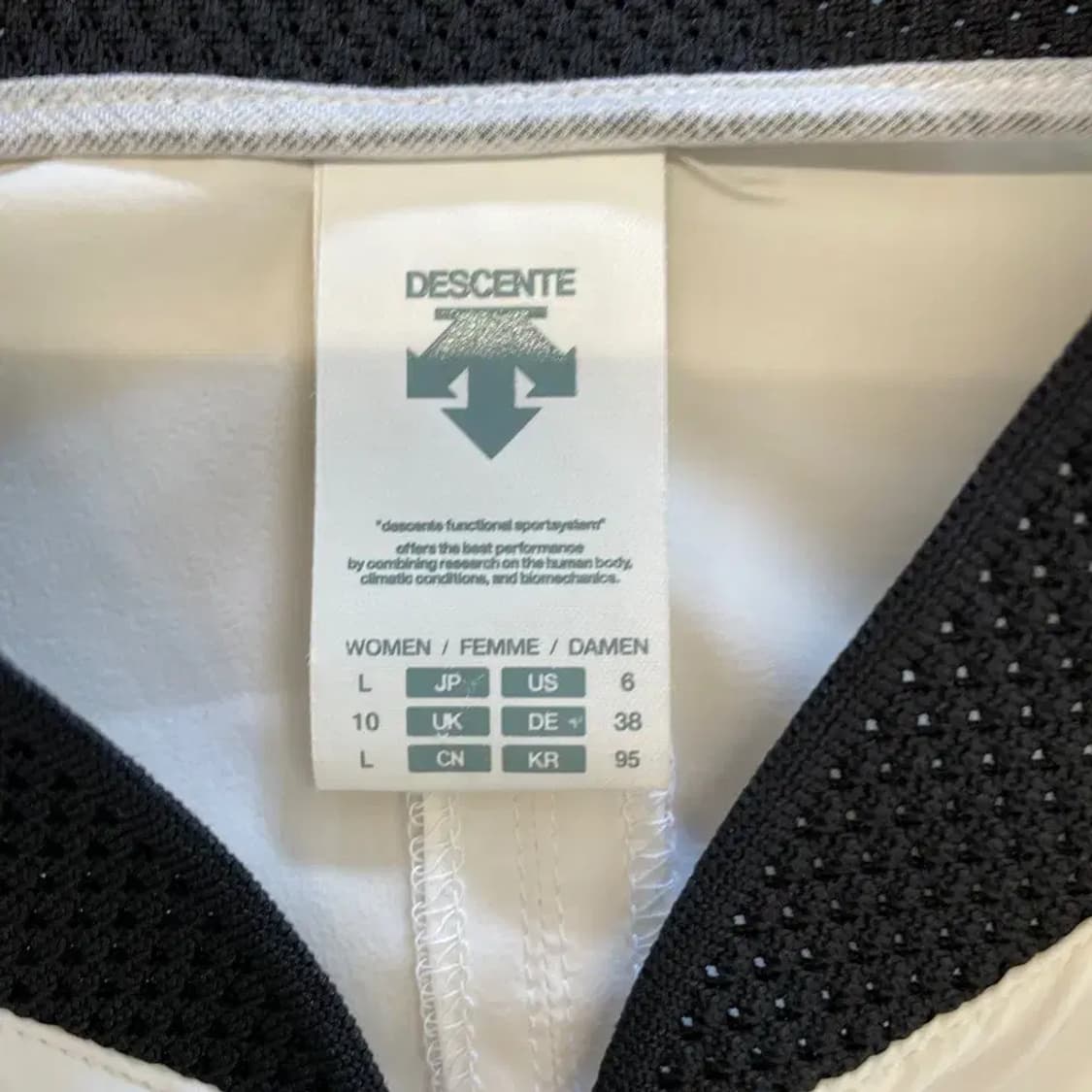 데상트 여성 경량 바람막이 L 상품이미지4