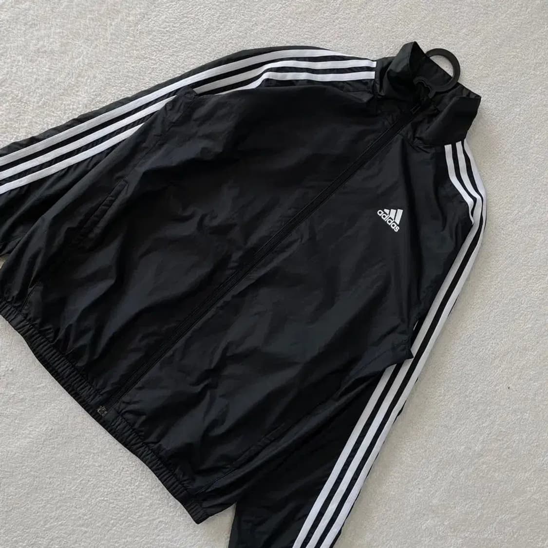 아디다스 블랙 바람막이 100 L 상품이미지3