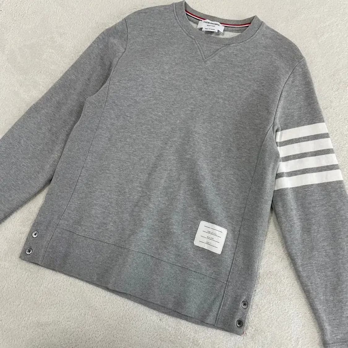 2 톰브라운 사선완장 맨투맨 상품이미지3