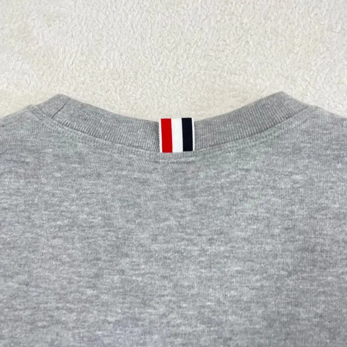 2 톰브라운 사선완장 맨투맨 상품이미지9