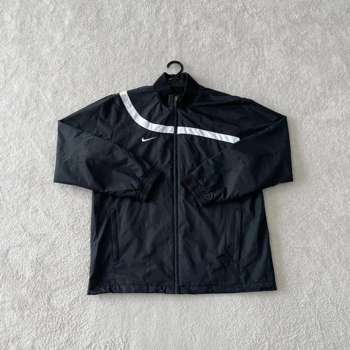 L 나이키 블랙 스우시 바람막이 100 상품이미지1
