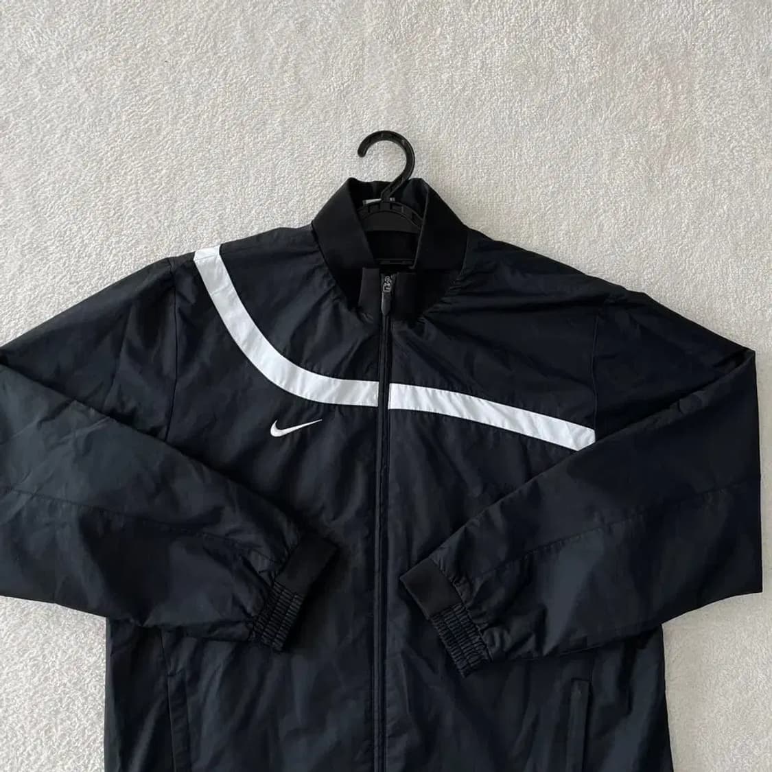 L 나이키 블랙 스우시 바람막이 100 상품이미지2