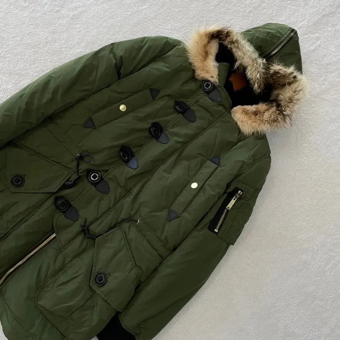 디스퀘어드2 코요테퍼 금장 다운 야상패딩 남성 95 상품이미지3