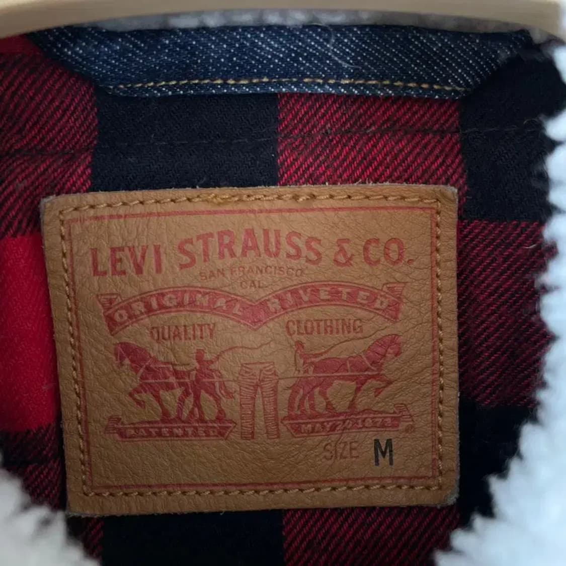 M 리바이스 여성 쉐르파 다운 트러커 데님청자켓 상품이미지4