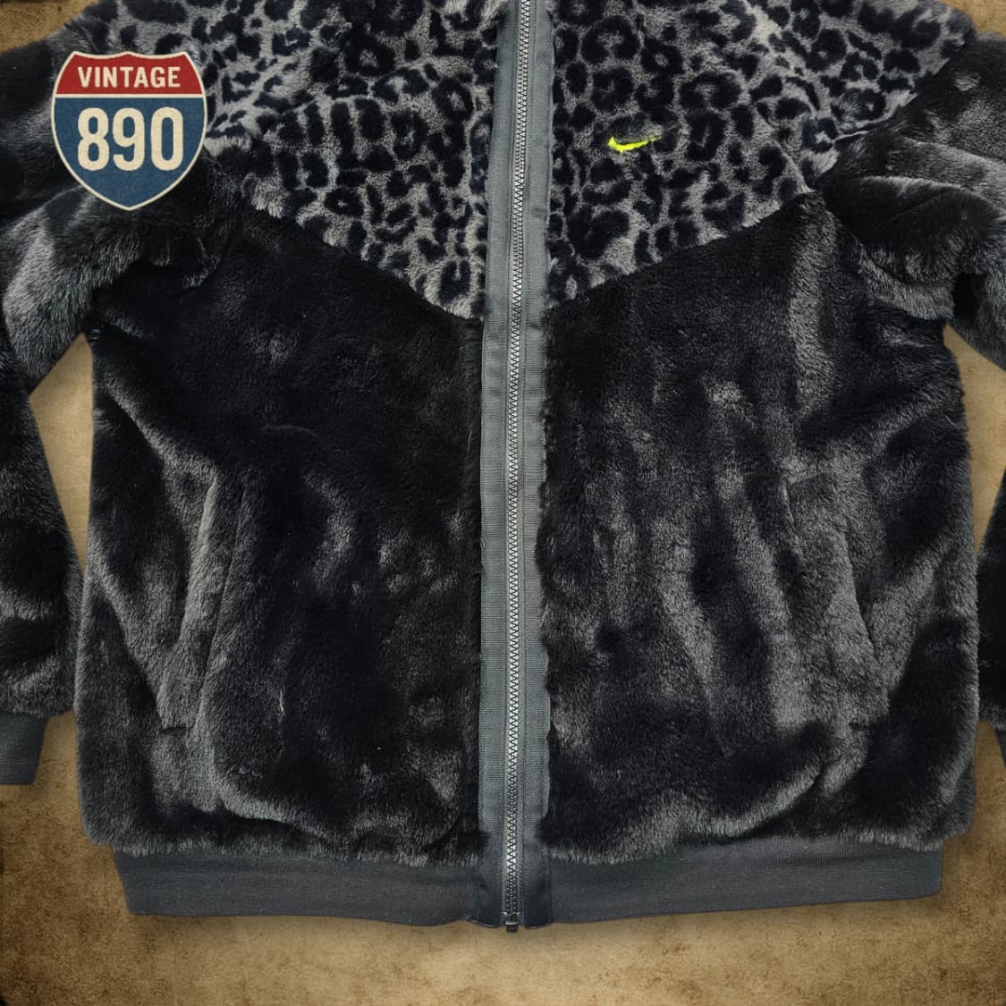 [XL] NIKE 나이키 스우시 레오파드 페이크퍼 자켓 상품이미지3