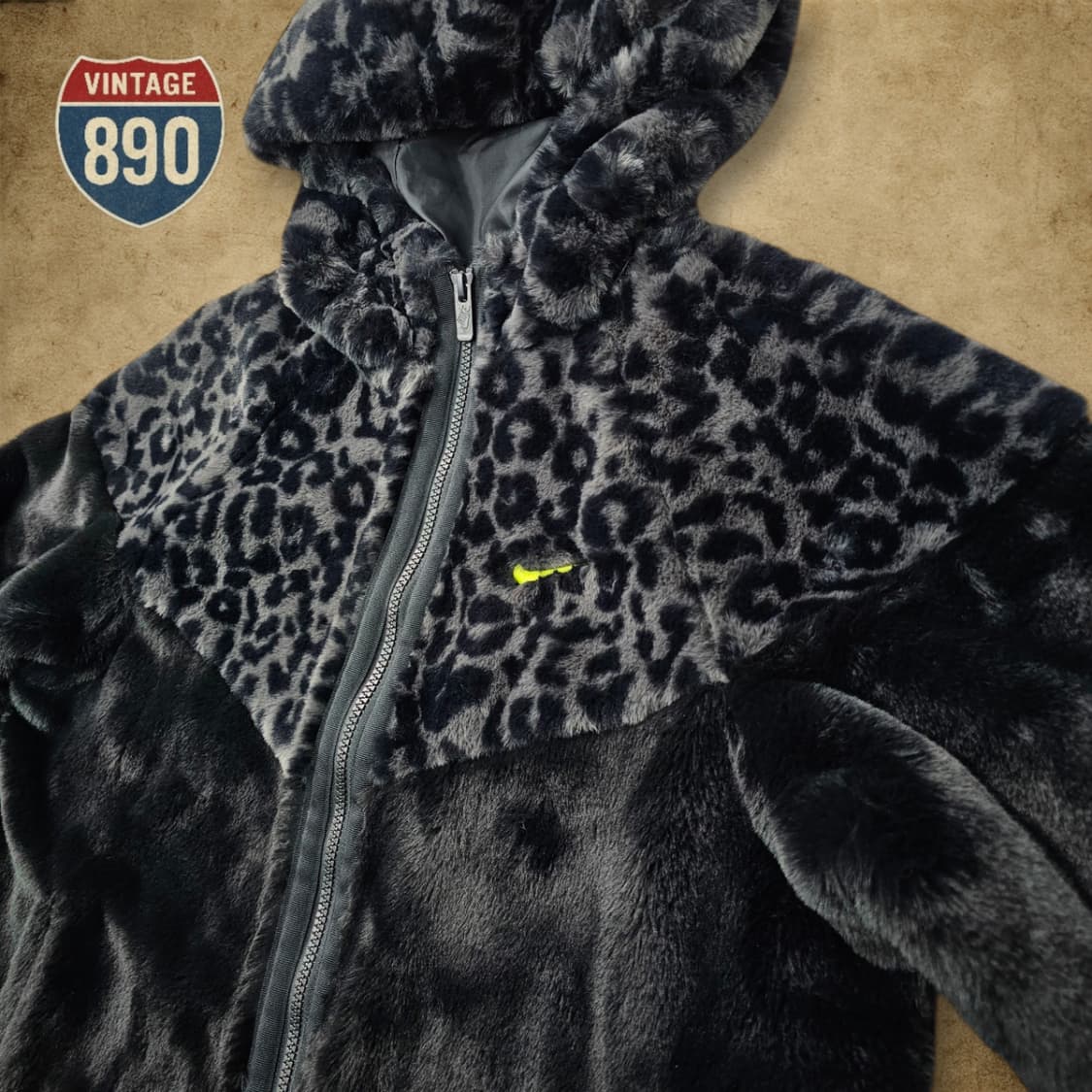 [XL] NIKE 나이키 스우시 레오파드 페이크퍼 자켓 상품이미지4