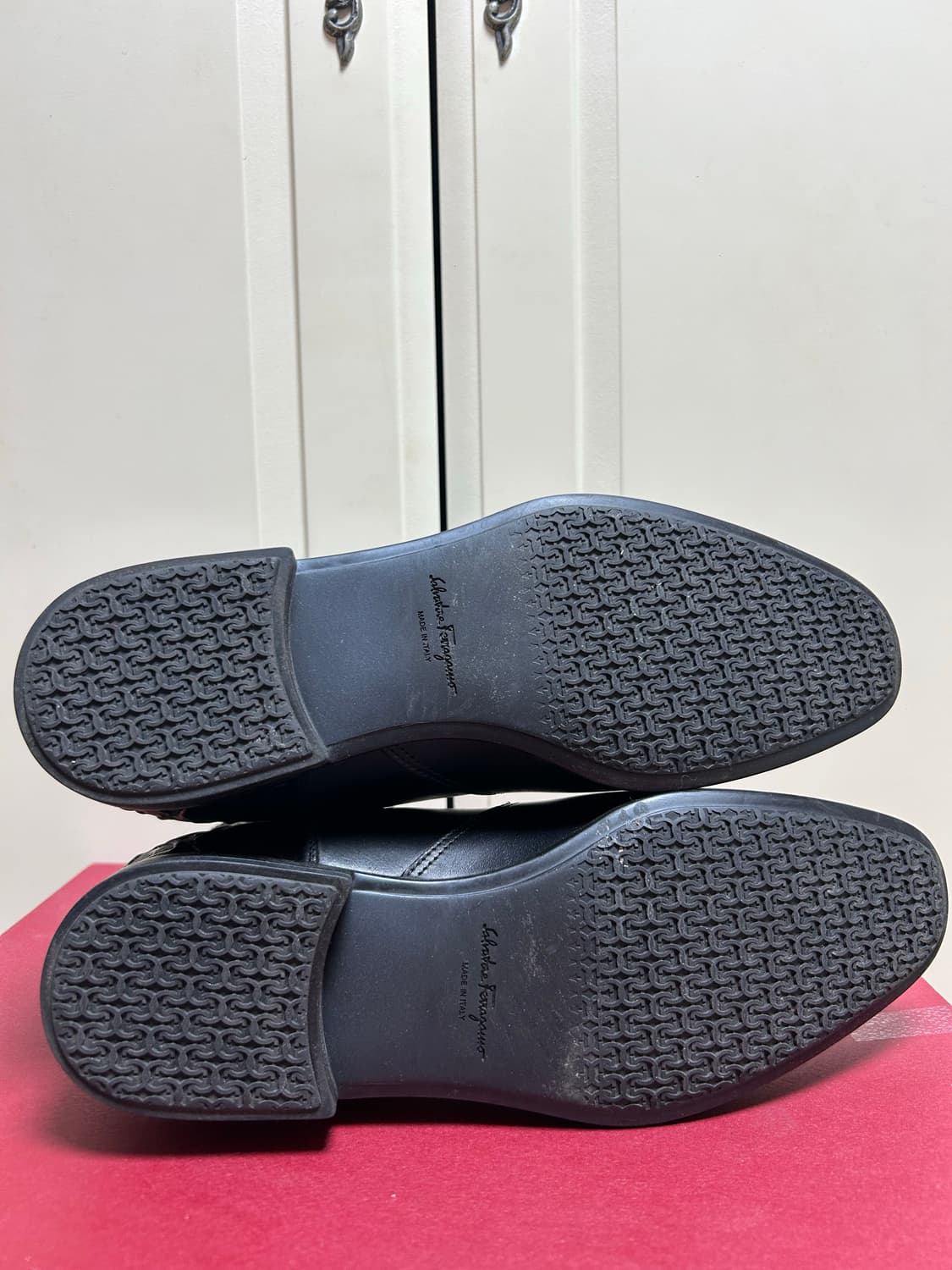 페라가모 첼시부츠 (남성5 1/2E / 245사이즈) 상품이미지4