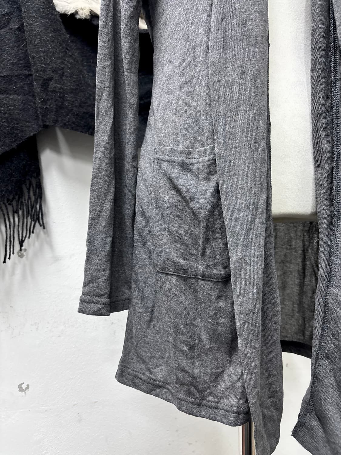 “Vintage” Y2K Draped Grey Cardigan 상품이미지2