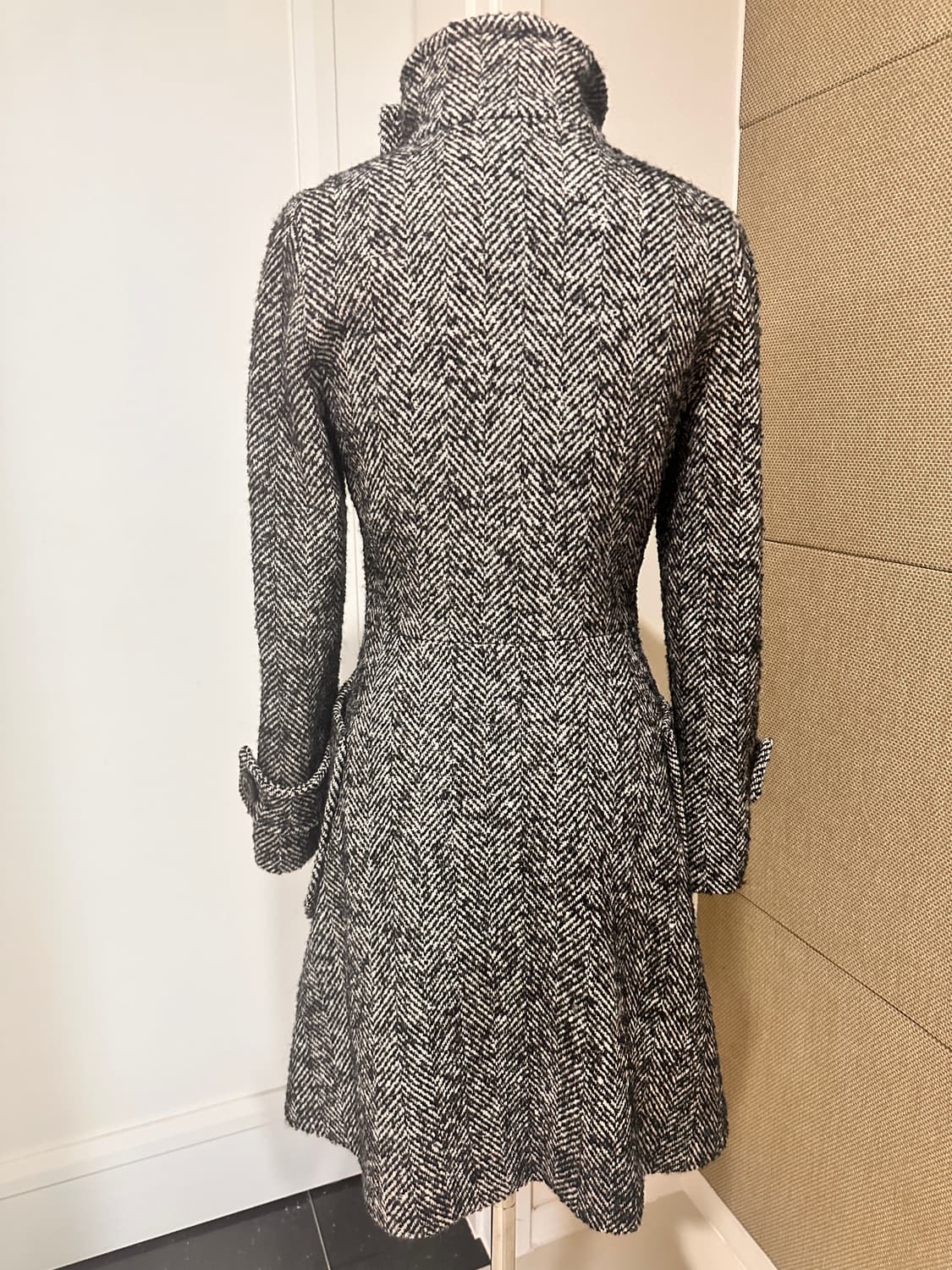 비비안웨스트우드 해링본 비대칭 코트 상품이미지2