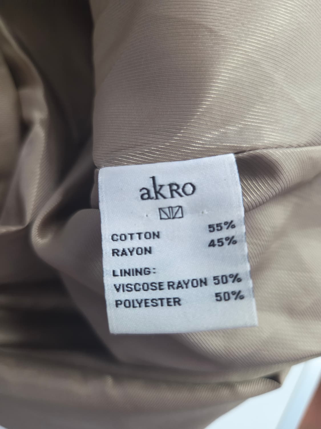 akRo (아크로) 퍼프 소매 더블 트렌치 코트 베이지 상품이미지4