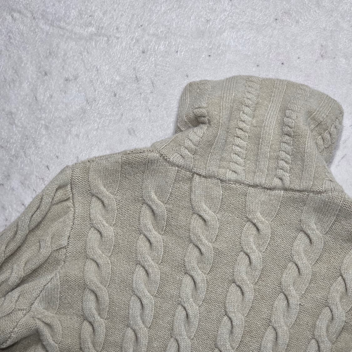 베이지 투웨이 하이넥 꽈배기 니트 집업 상품이미지5