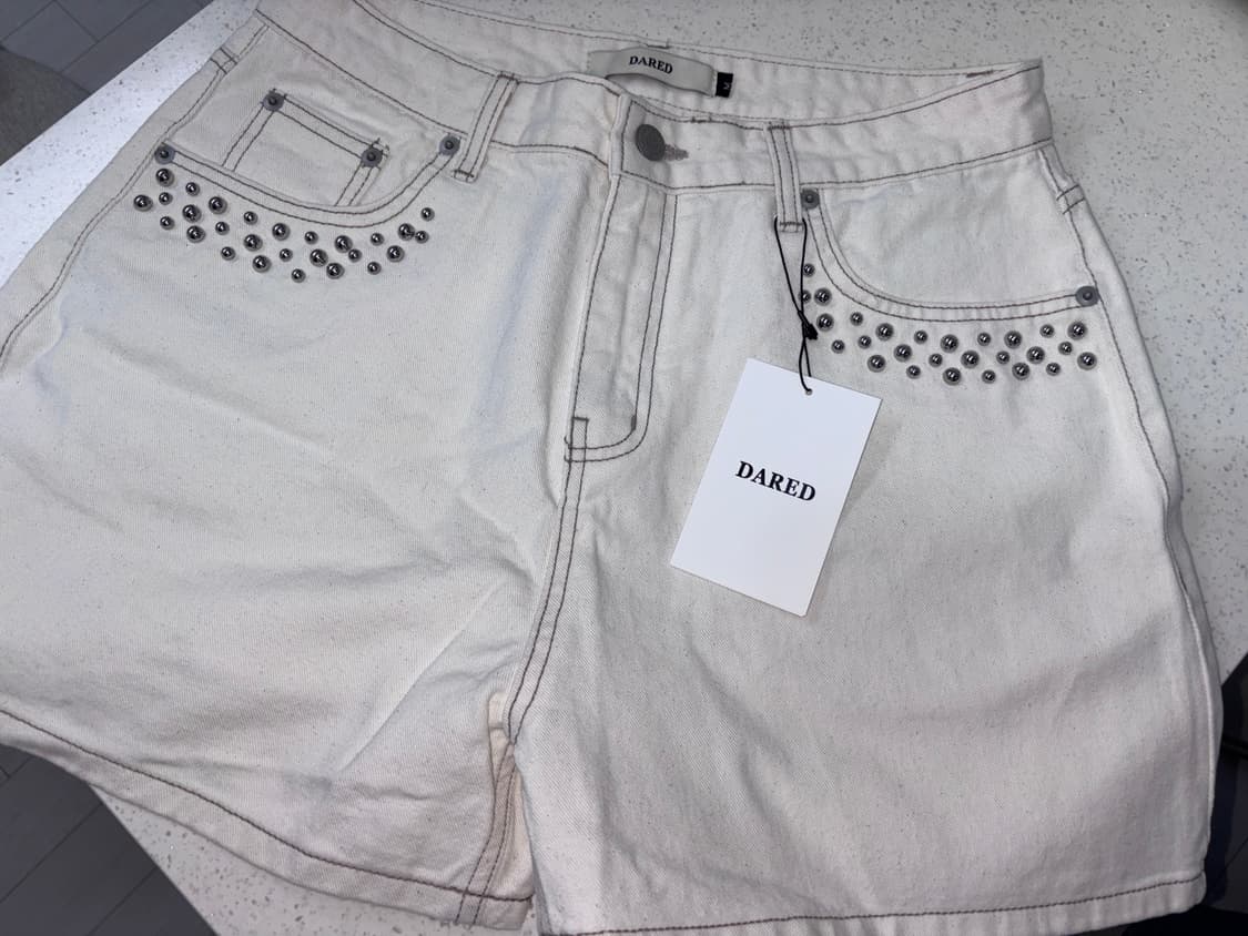 Dared 데어드 stud bleached half jeans  상품이미지1