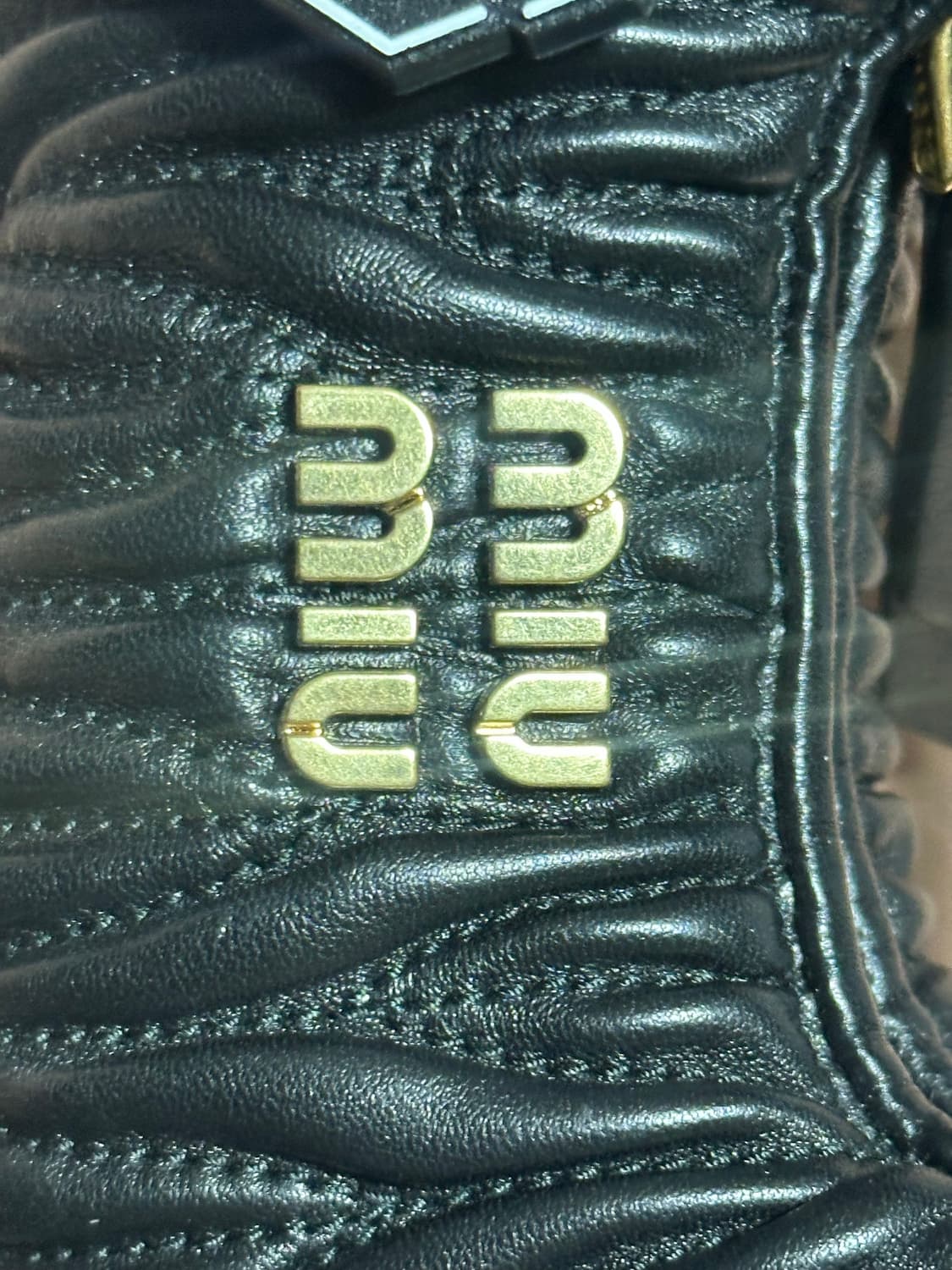 미우미우 마테라쎄 완더 호보백 미니 파우치 상품이미지4