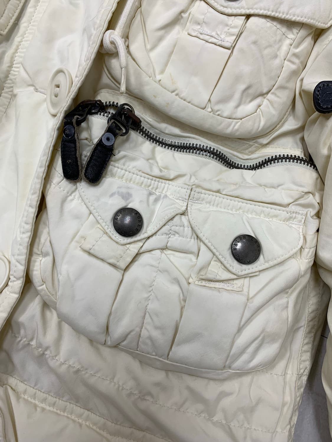 폴로 랄프로렌 화이트 포켓 디테일 패딩 #209 상품이미지4