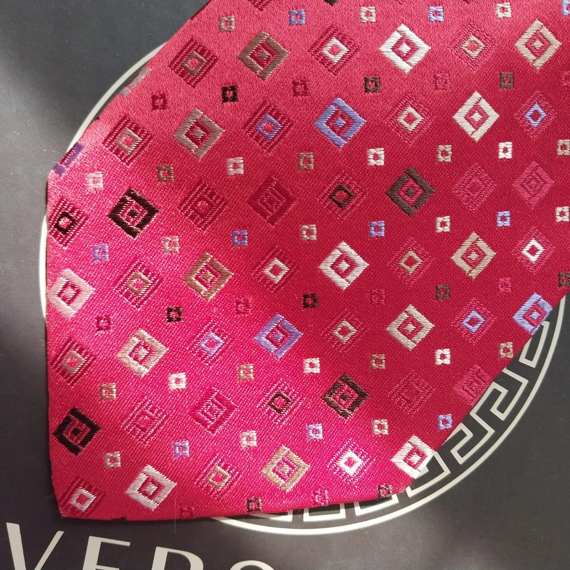 베르사체 실크 자카드 스퀘어 패턴 넥타이 9.2cm A+등급 K2264
 상품이미지6