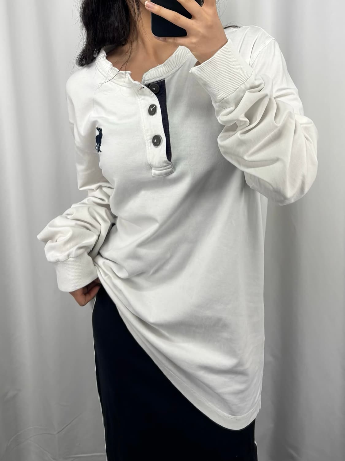 아베크롬비 하프버튼 헨리넥 화이트 롱슬리브 상품이미지2