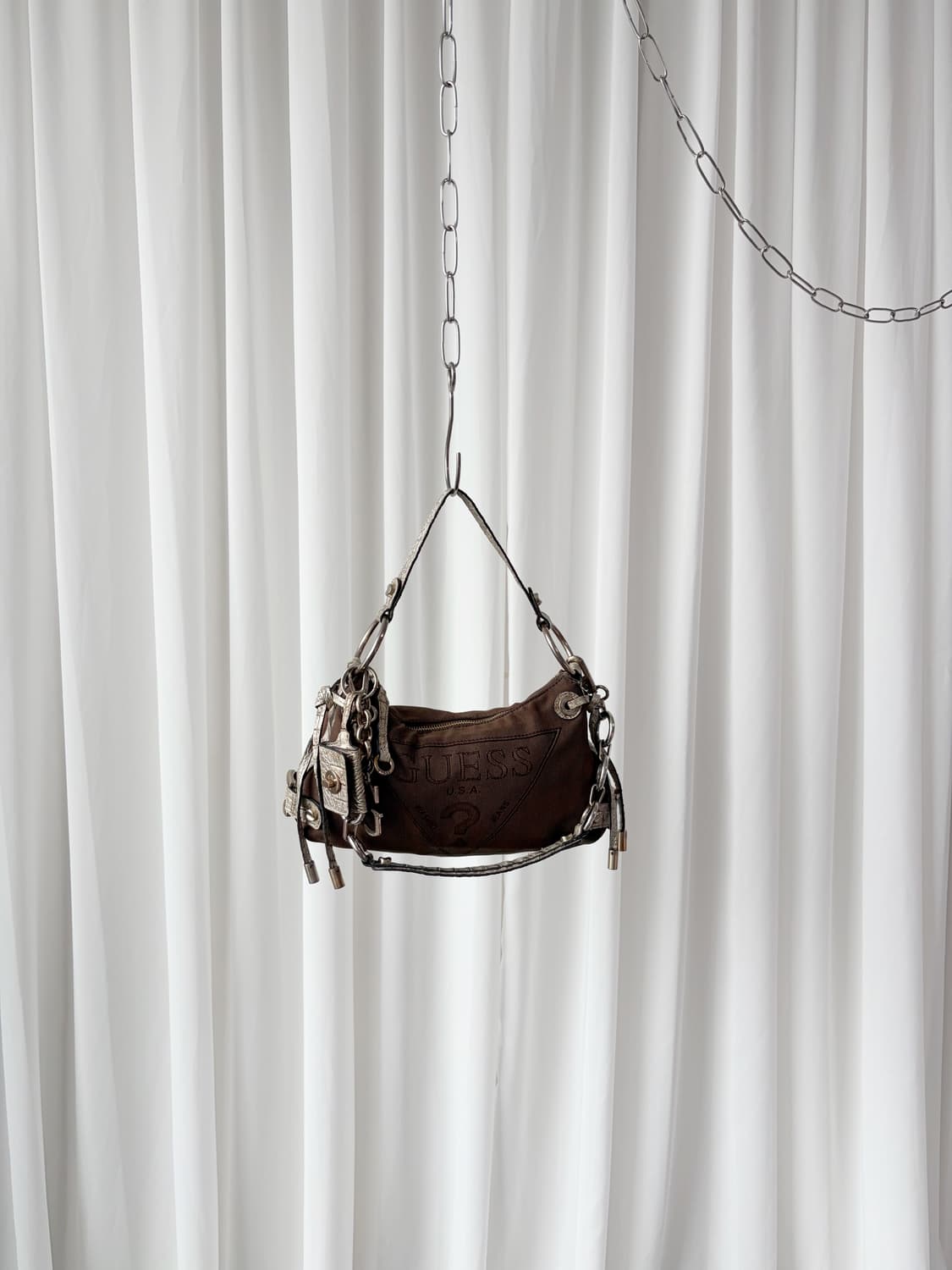 게스 Y2K 체인 숄더백 상품이미지1