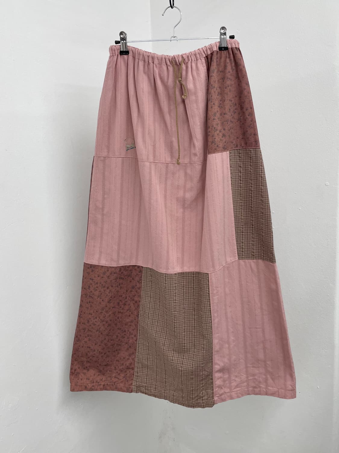 핑크 자수 패치 디테일 롱스커트 상품이미지2