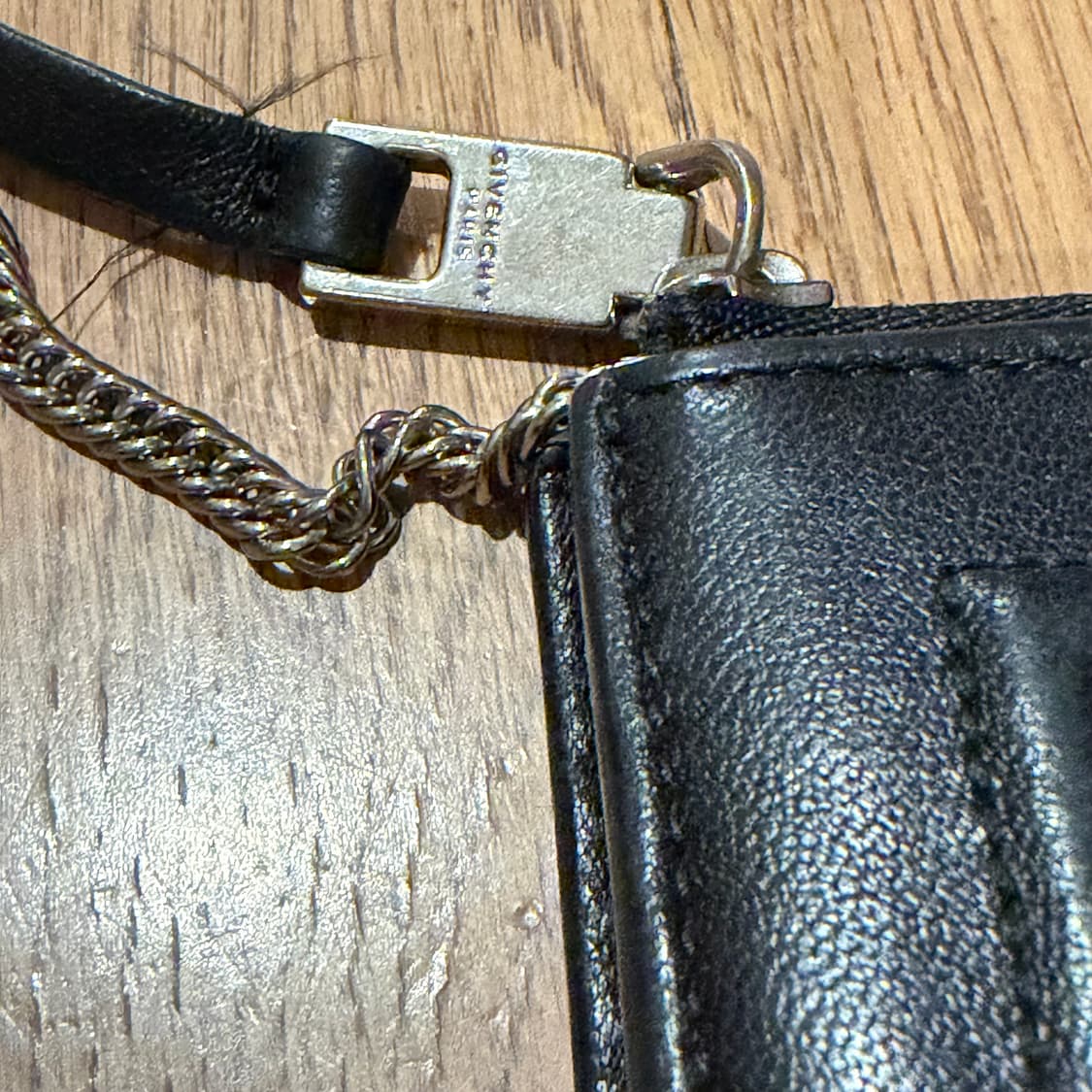 지방시 4G 로고 엠블럼 블랙 지퍼 지갑 상품이미지3