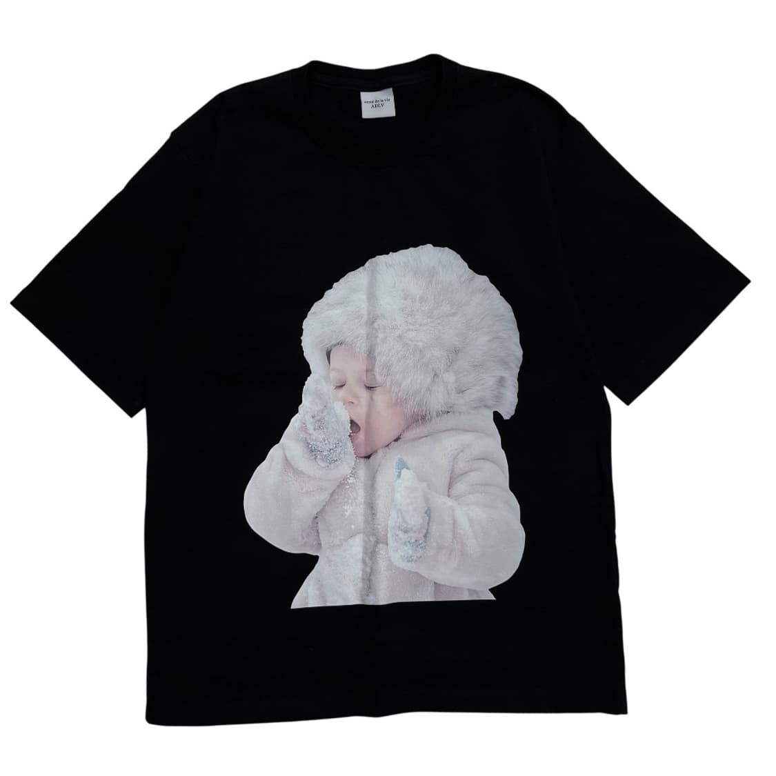 아크메드라비 겨울소녀 블랙 반팔티 1 상품이미지2