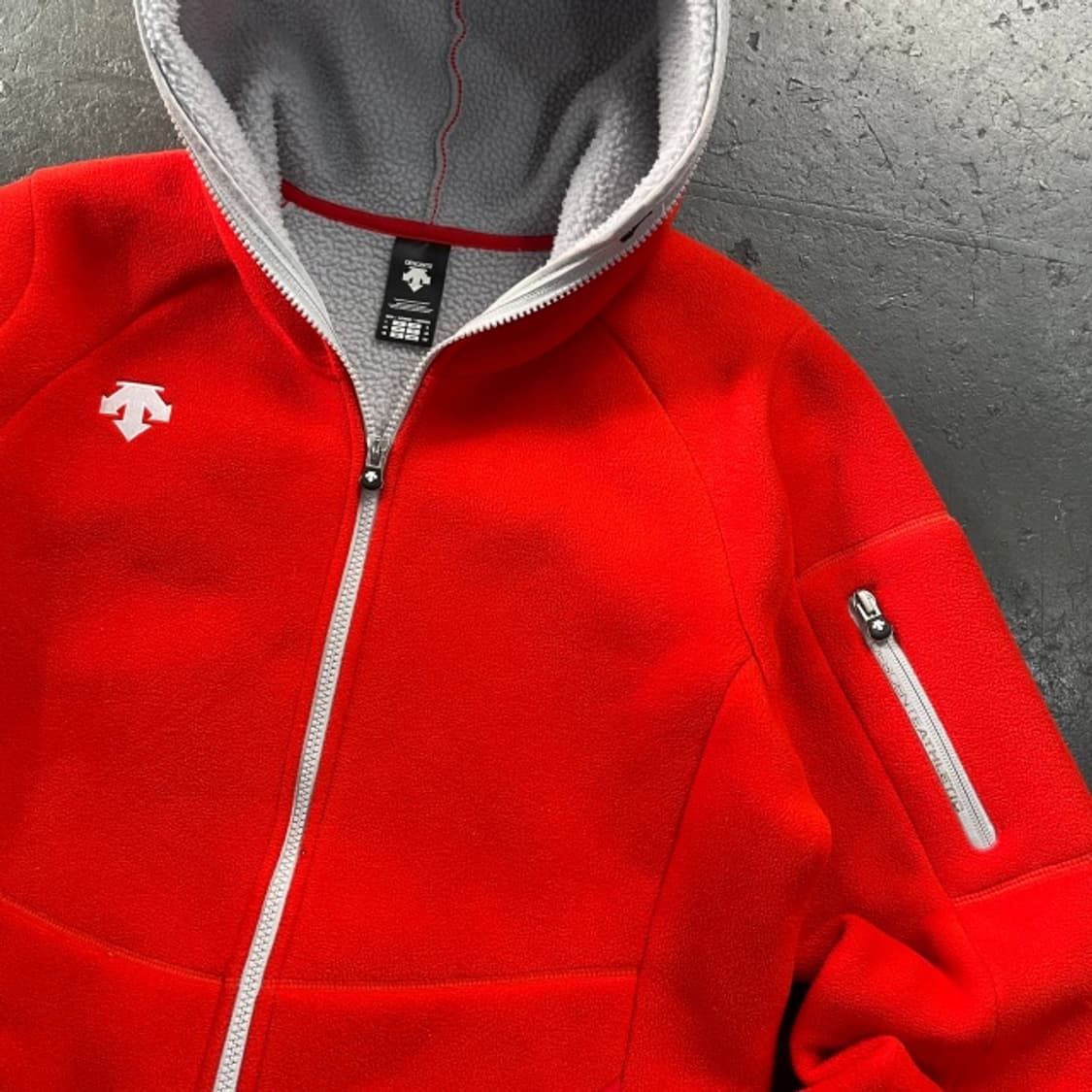 100 데상트 후리스 상품이미지2