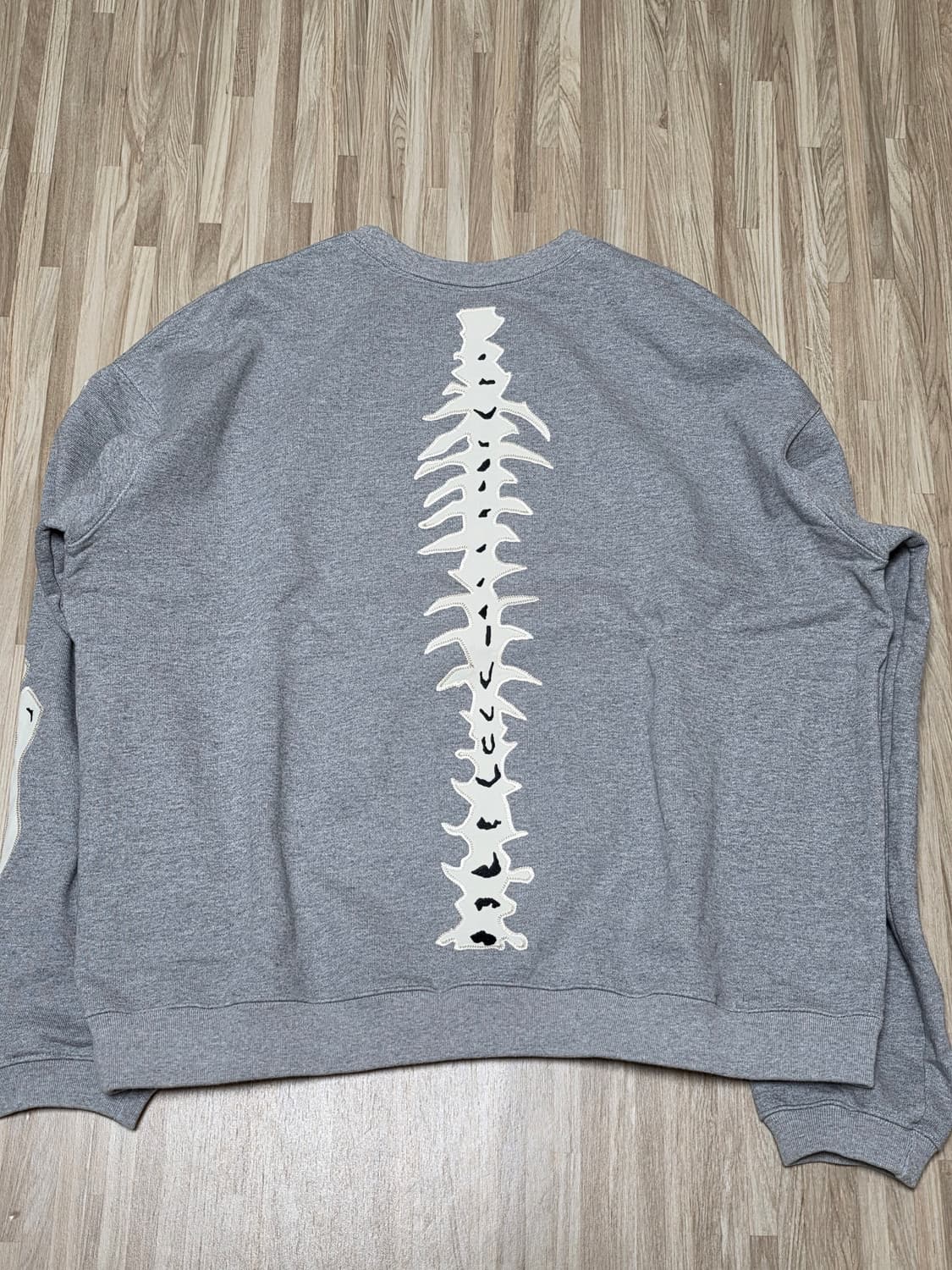 블랙아웃 본 스웻셔츠 그레이 XL 상품이미지4