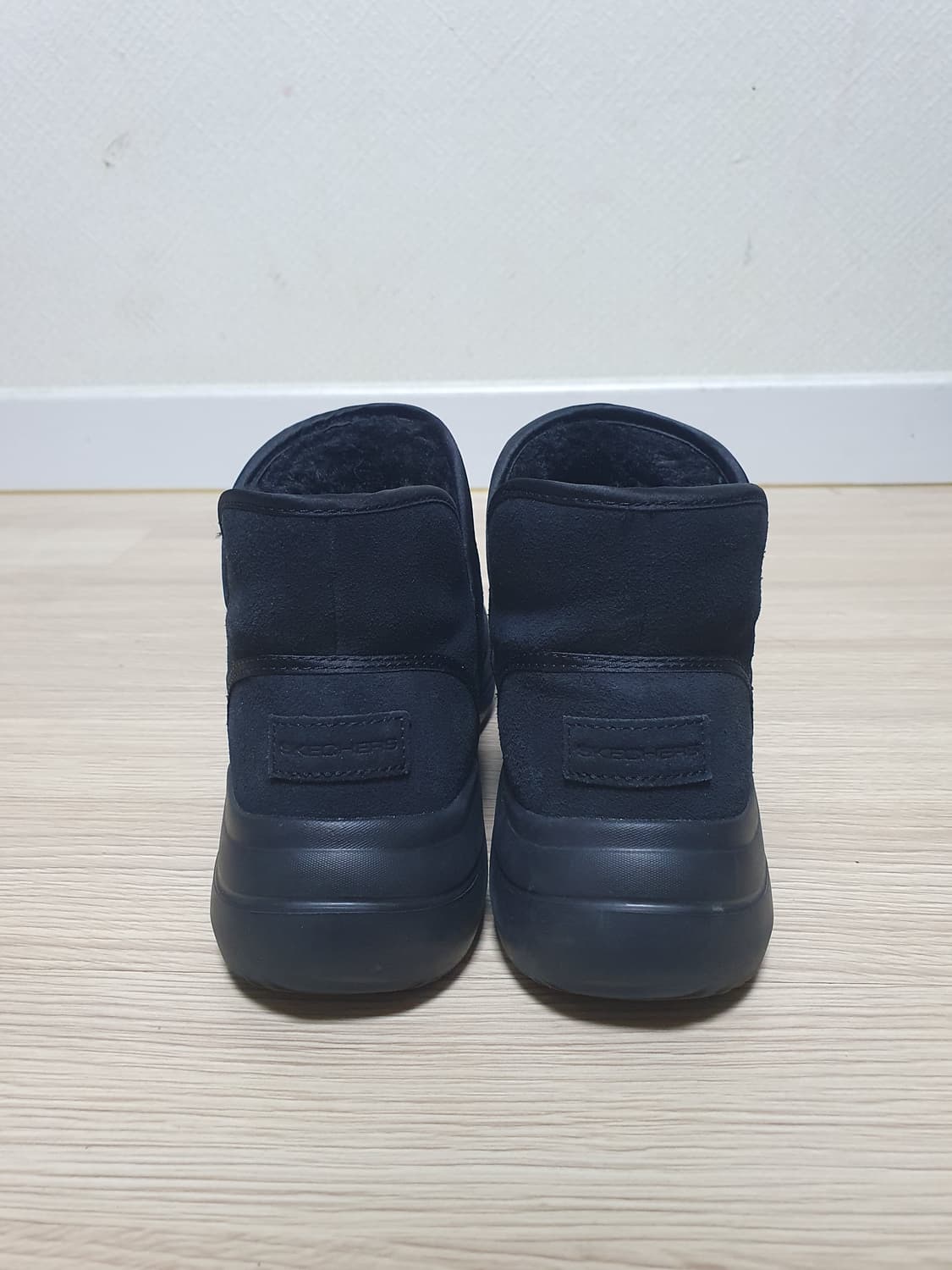 스케쳐스 블랙 털 안감 숏 부츠 240 상품이미지6