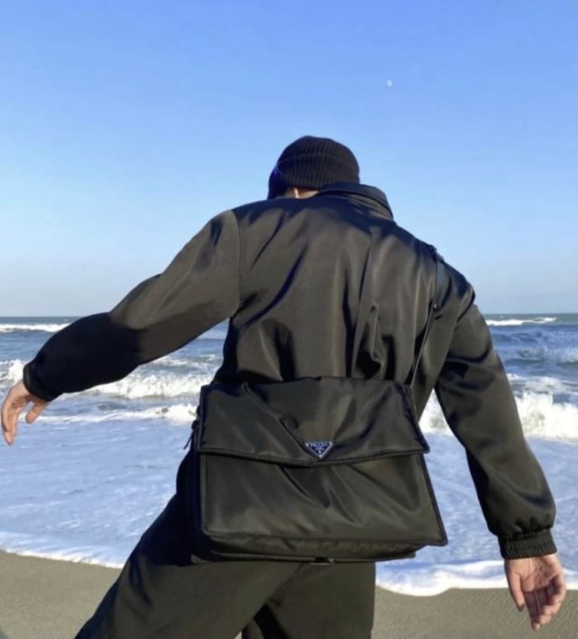 [S급/25년식] 프라다 리나일론 패딩 숄더백 라지 (맥북수납/NFC칩) 상품이미지3