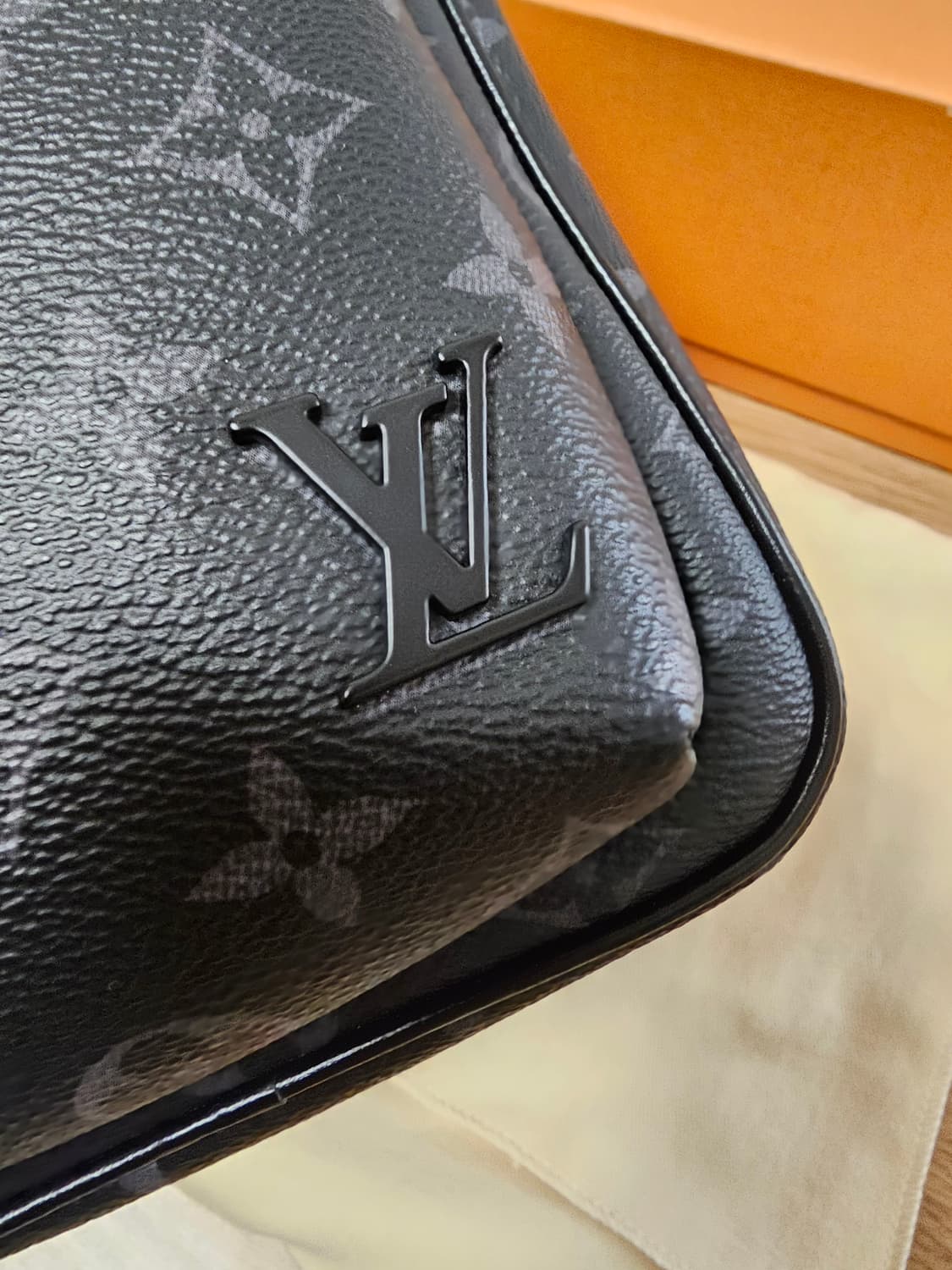 루이비통 이클립스 에비뉴 슬링백PM 범백 크로스백 신형 상품이미지7