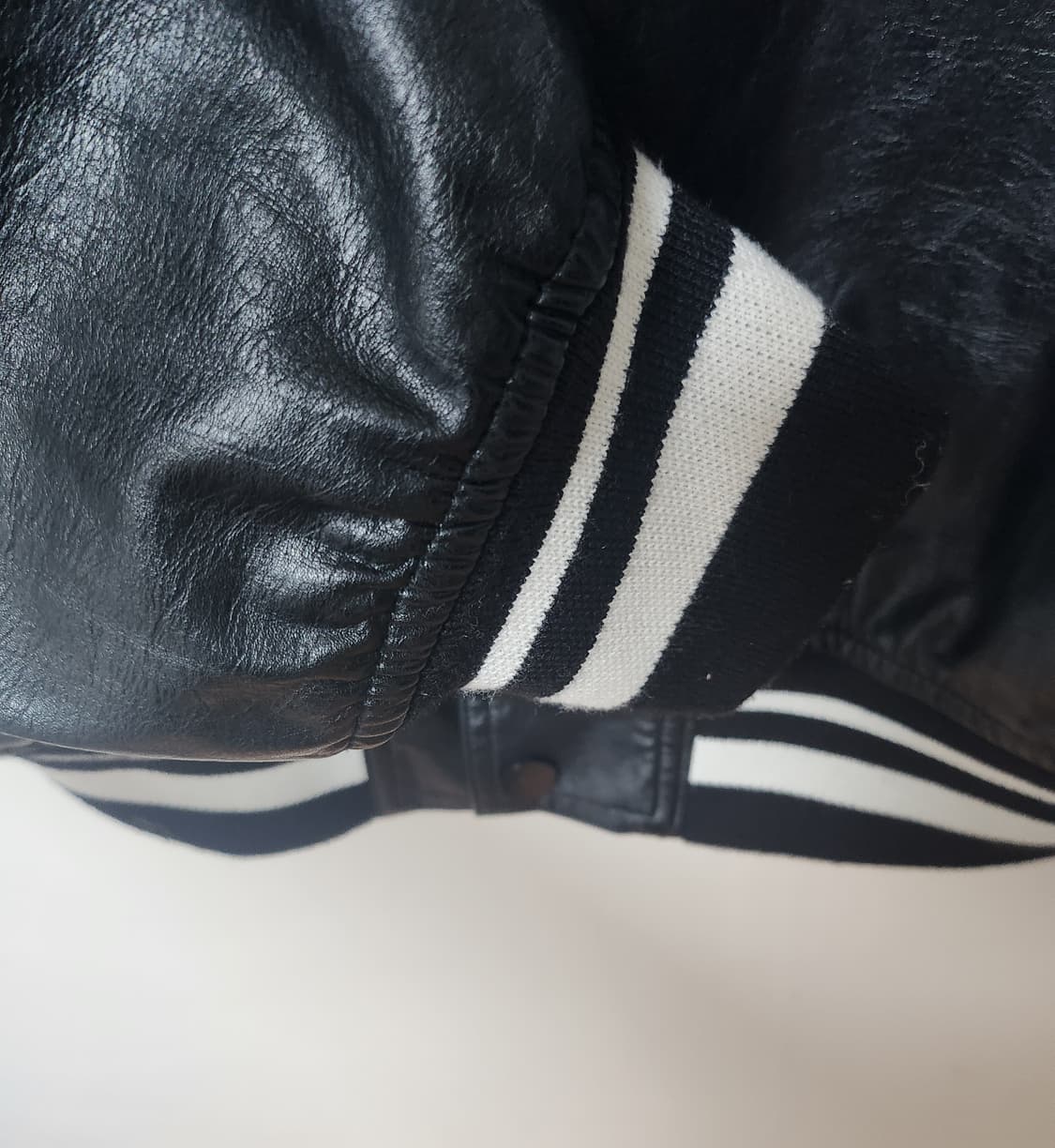 VTWO 브랜드의  레더 바시티 자켓 상품이미지5