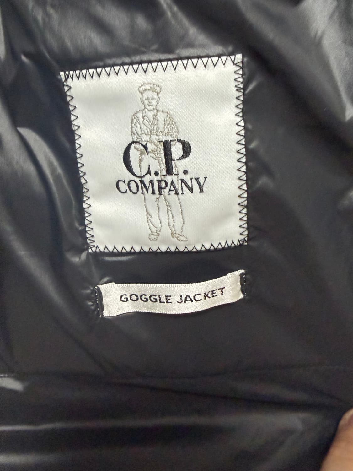 Cp컴퍼니25fw 니트패딩 L사이즈 상품이미지7