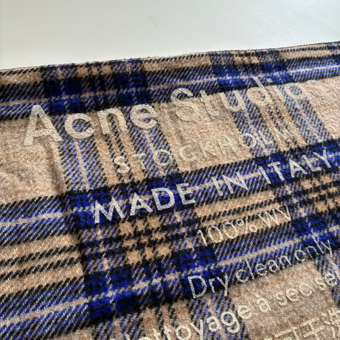 아크네 스튜디오 머플러 상품이미지3