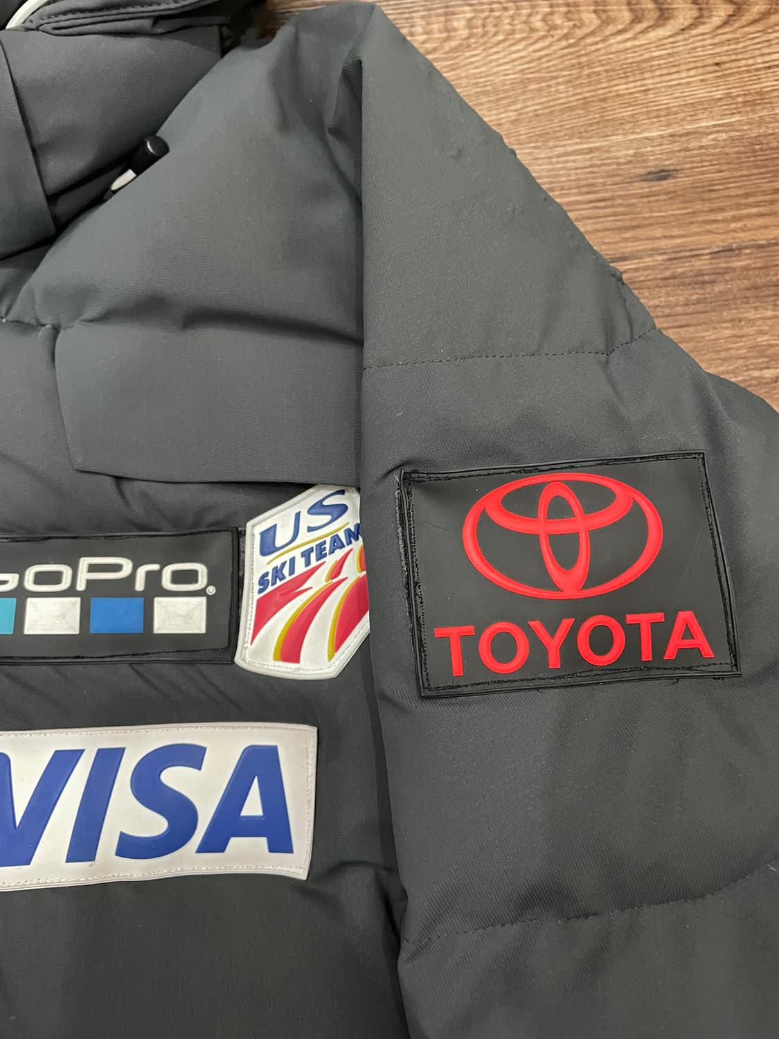 데상트 스위스 스키 팀 덕다운 패딩 점퍼 챠콜 상품이미지7