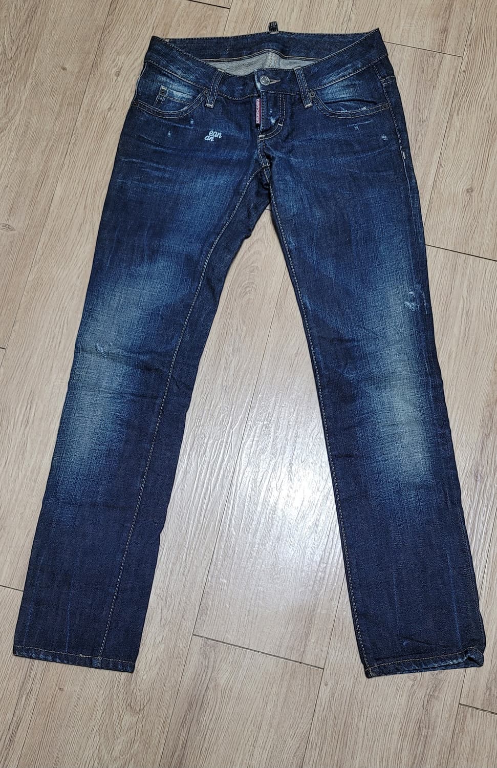 DSQUARED2 여성 D링 체인 슬림핏 데님 청바지. 상품이미지1