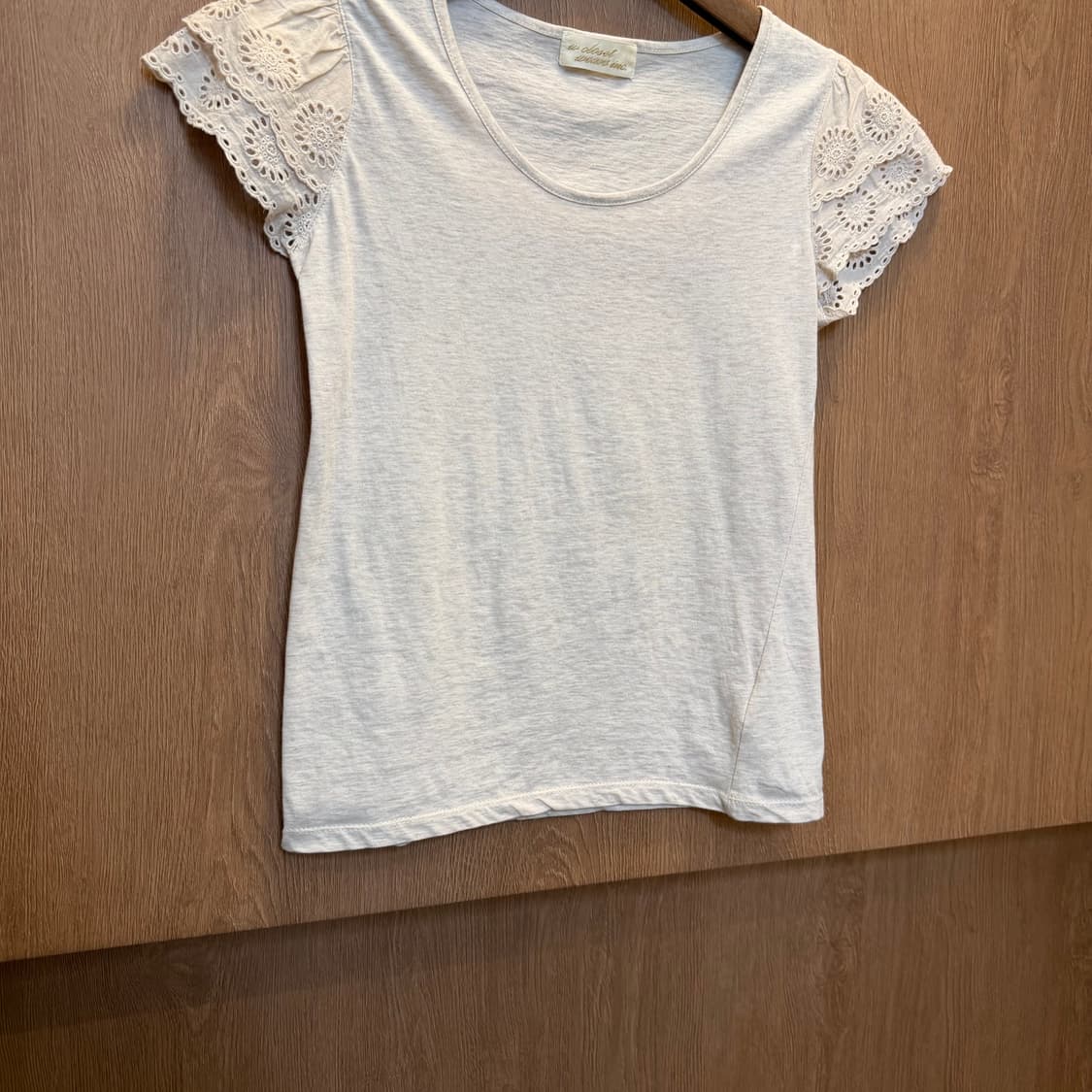 빈티지 티셔츠 캡소매 티셔츠 펀칭 레이스 슬리브 디테일 아이보리 상품이미지4
