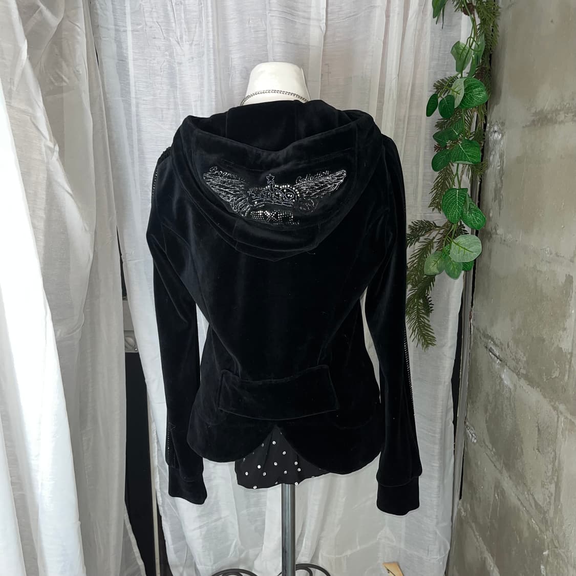 갸루 벨벳 큐빅 날개체인 후드집업 상품이미지3