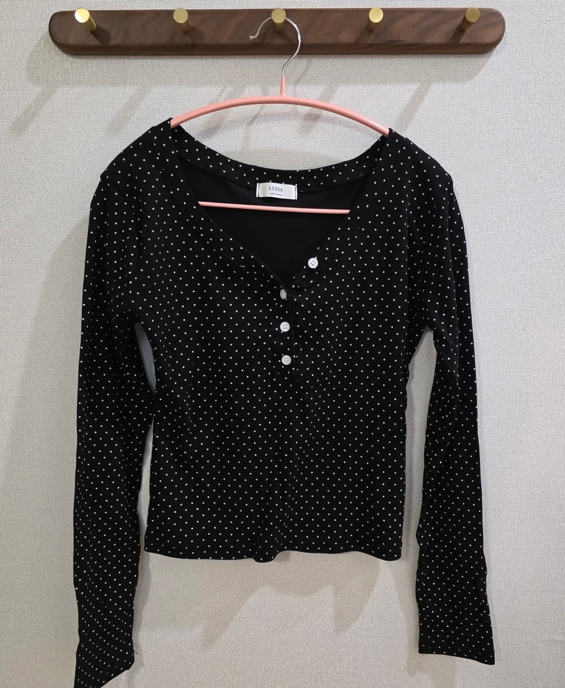 도트 브이넥 버튼 티셔츠 상품이미지1