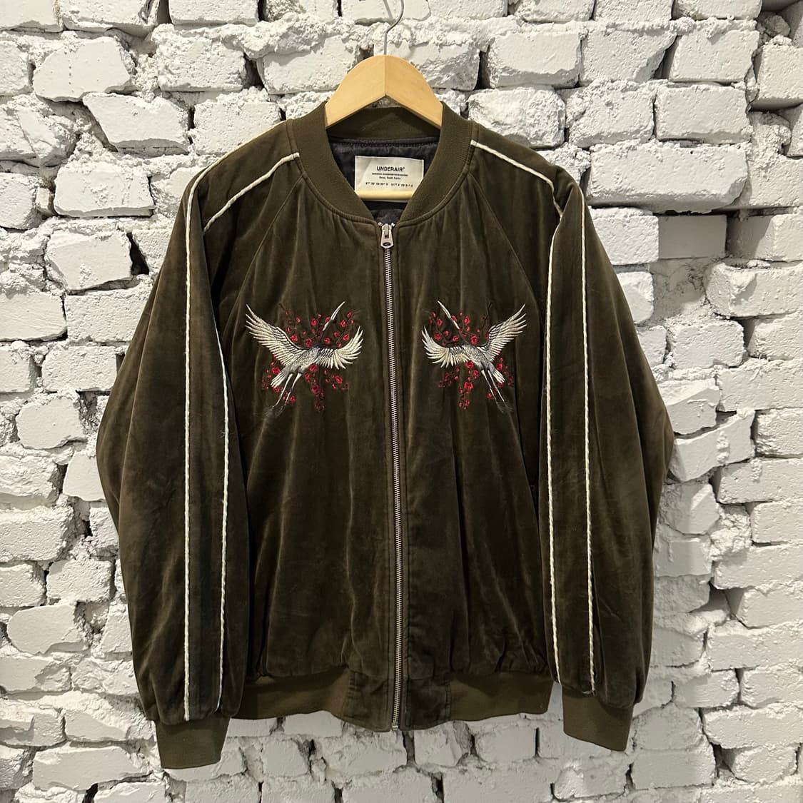 UNDERAIR 벨벳 자수 스카쟌 재킷 상품이미지1