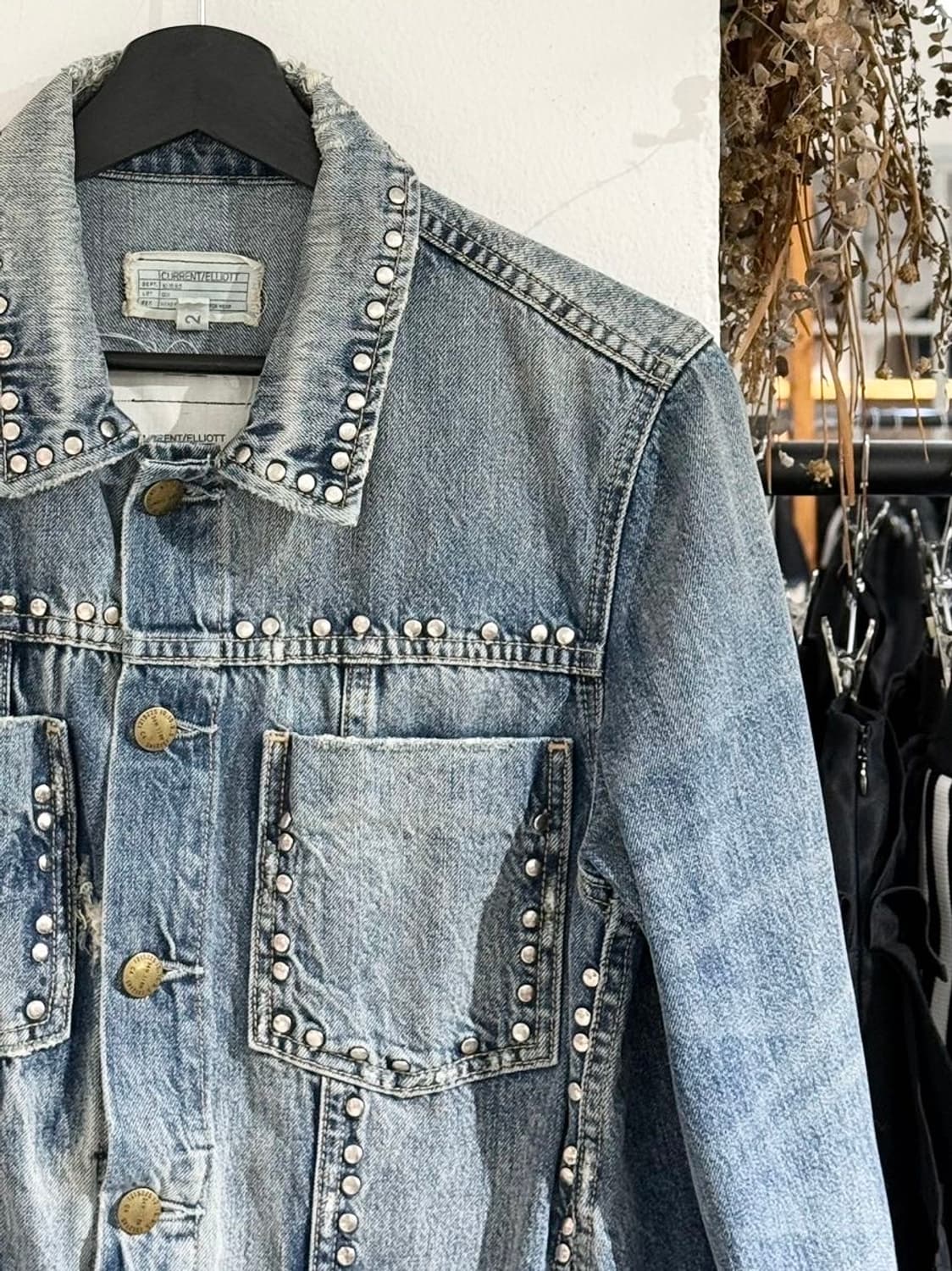 커런트 엘리엇 데님 스터드 트러커 자켓 상품이미지3