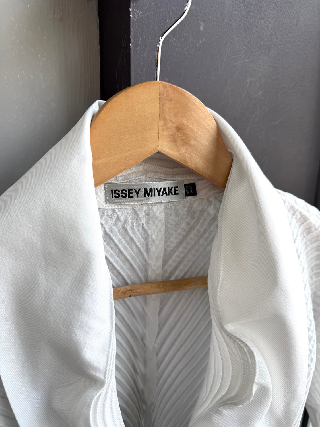 2/ 이세이미야케 3D C커브드 플리츠 자켓 상품이미지6